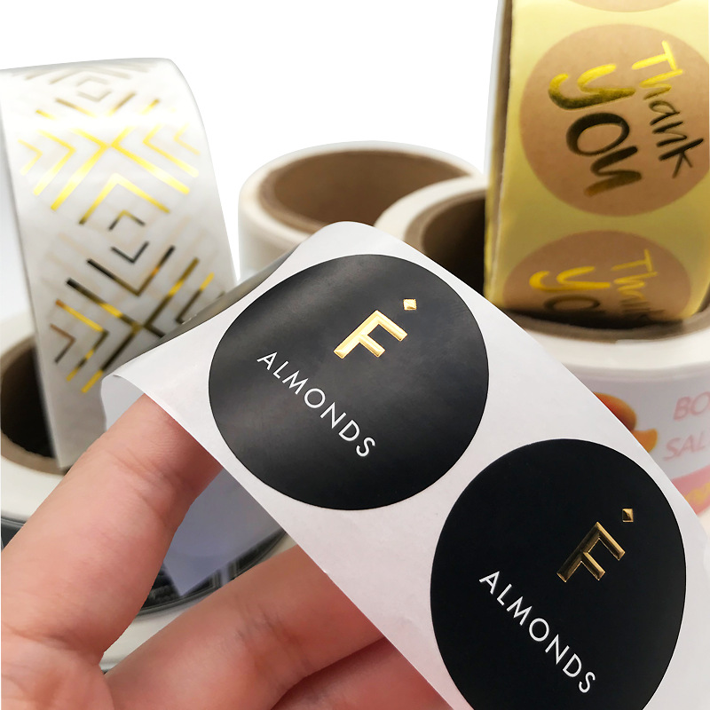 Pinahiran na papel na malagkit na label